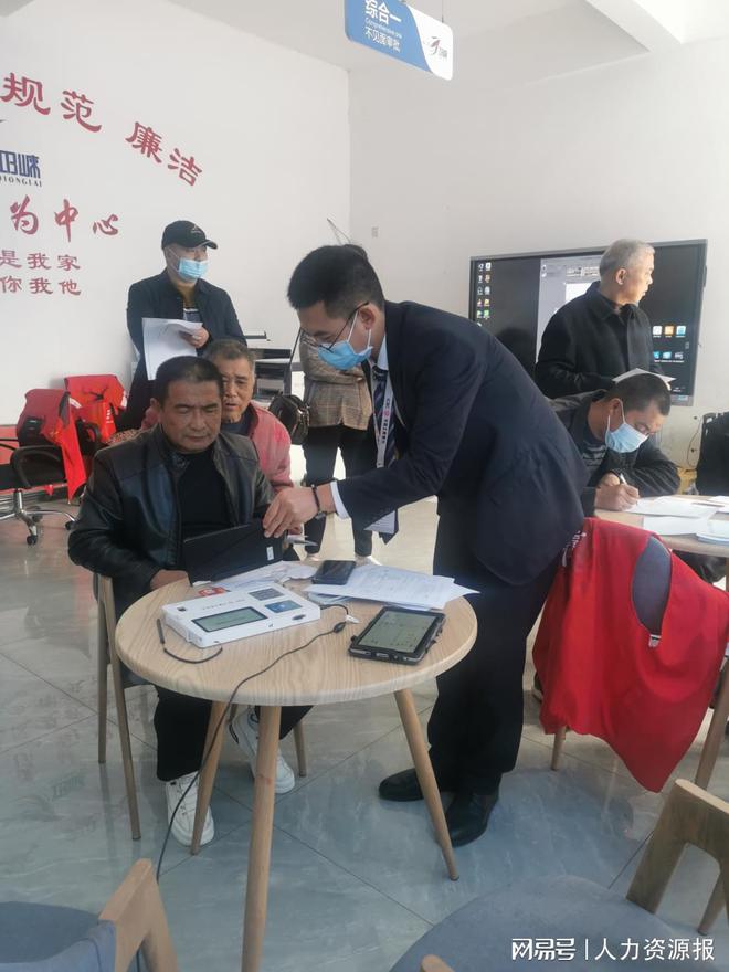 邛崍市村級農(nóng)民工綜合服務站 政務、生活、郵政、金融四大服務助力鄉(xiāng)村振興